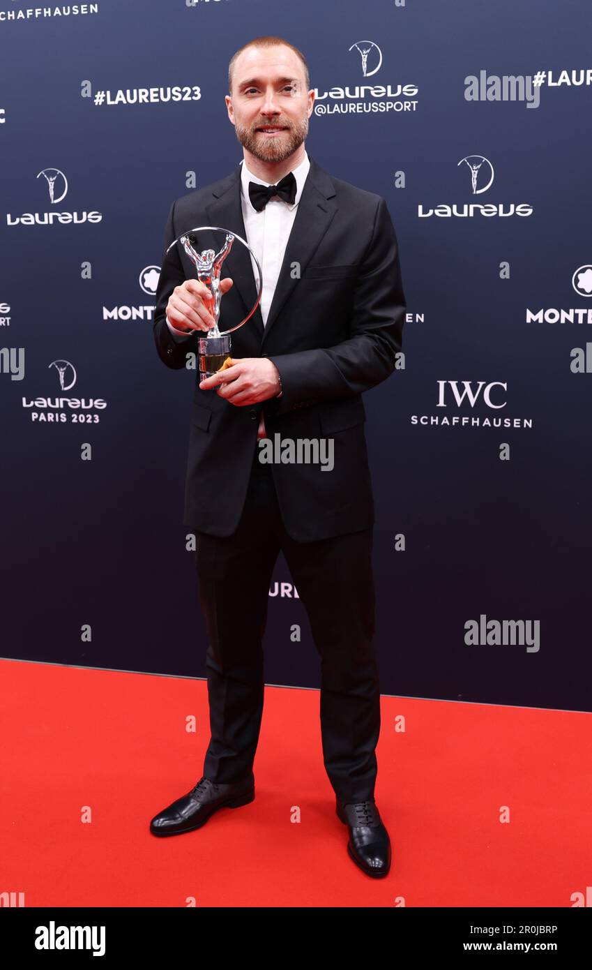 Parigi, Francia. 8th maggio, 2023. Il vincitore del premio Laureus World Comeback of the Year Christian Eriksen, calciatore danese, si presenta con il trofeo alla cerimonia del Laureus World Sports Awards 2023 a Parigi, 8 maggio 2023. Credit: Gao Jing/Xinhua/Alamy Live News Foto Stock