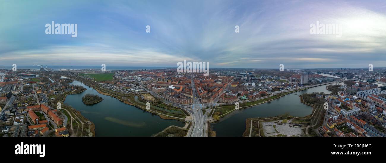 Vista aerea del quartiere Amagerbro di Copenhagen con parti delle fortificazioni della città vecchia Foto Stock