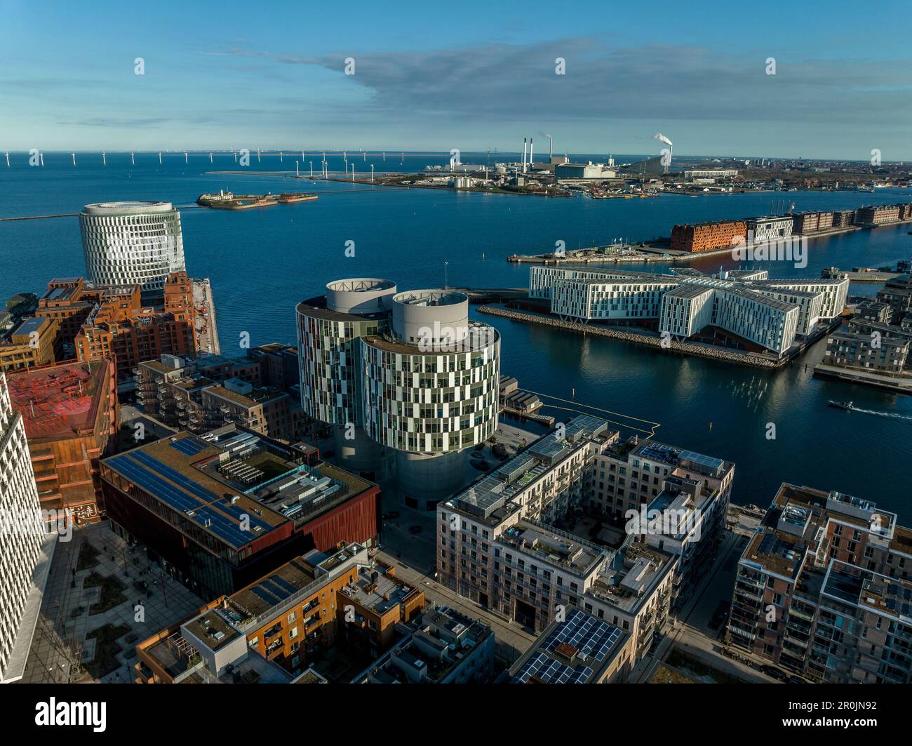 Moderno edificio dal design scandinavo nel quartiere Nordhavn di Copenhagen con vista aerea Foto Stock