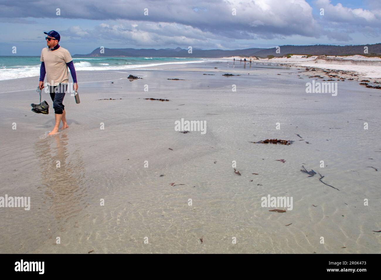 Camminando sulle spiagge accoglienti, il Parco Nazionale di Freycinet Foto Stock