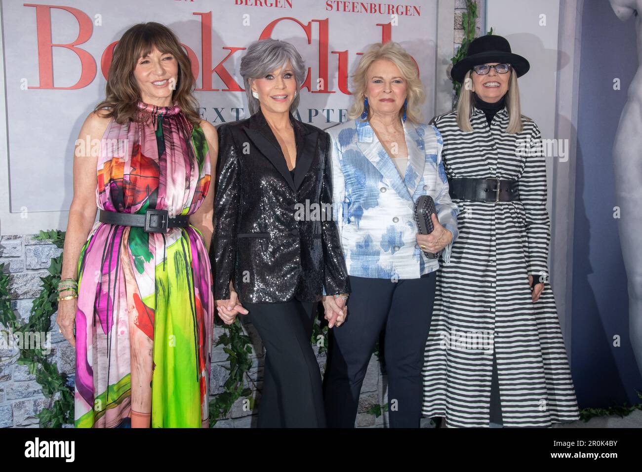 New York, Stati Uniti. 08th maggio, 2023. NEW YORK, NEW YORK - 08 MAGGIO: (L-R) Mary Steenburgen, Jane fonda, Candice Bergen e Diane Keaton partecipano alla prima di 'Book Club: The Next Chapter' al AMC Lincoln Square Theater il 08 maggio 2023 a New York City. Credit: Ron Adar/Alamy Live News Foto Stock