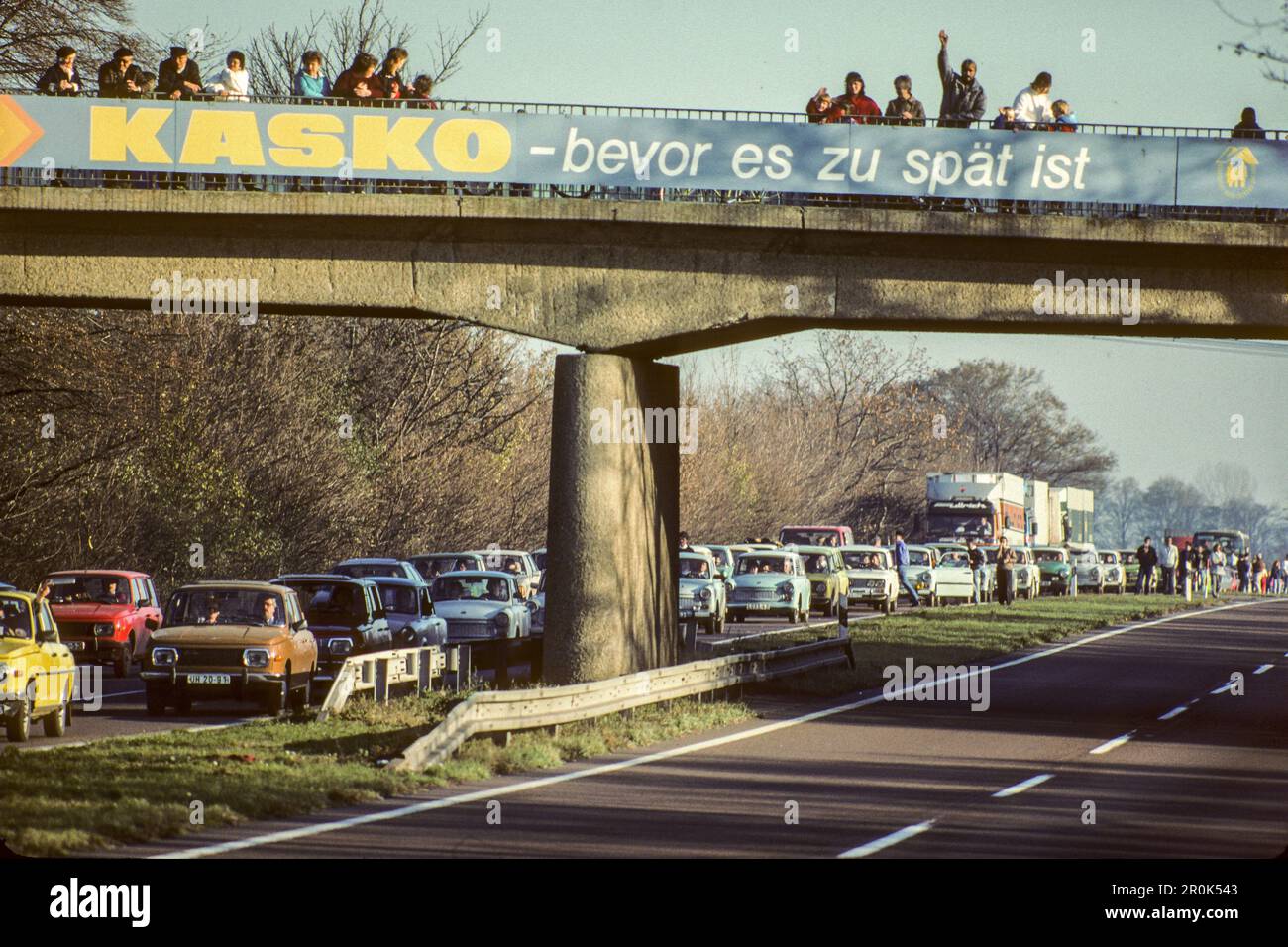 Apertura storica del confine tedesco orientale, Autobahn, Trabant tedesco orientale automobili, traffico, 1989, Germania Foto Stock