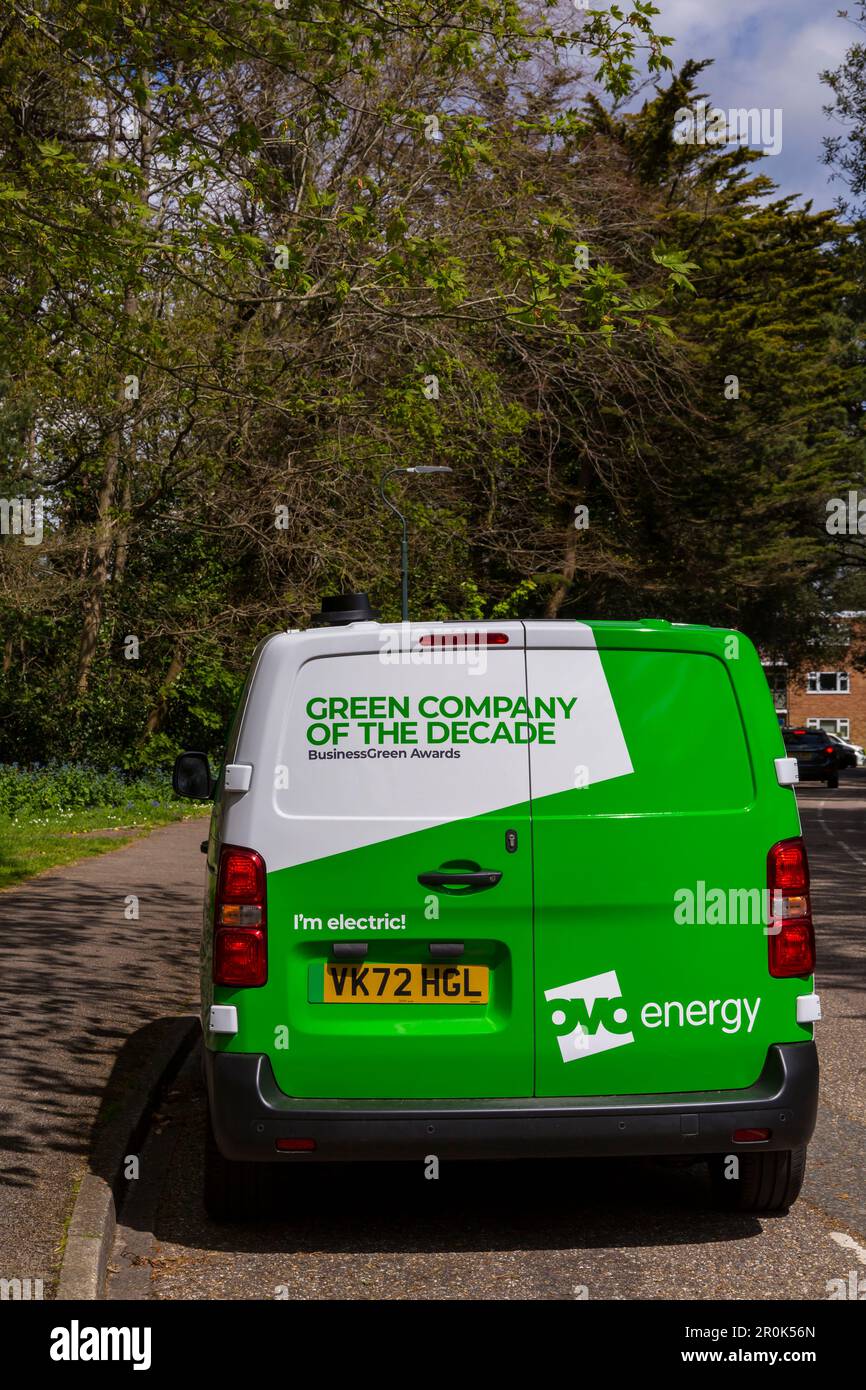 Ovo Energy Green Company del decennio furgone elettrico parcheggiato in strada a Bournemouth, Dorset UK nel mese di aprile Foto Stock