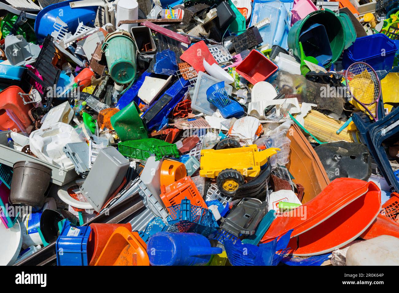 Rifiuti colorati, rifiuti di plastica destinati al riciclaggio, Friburgo in Breisgau, Baden-Wuerttemberg, Germania Foto Stock