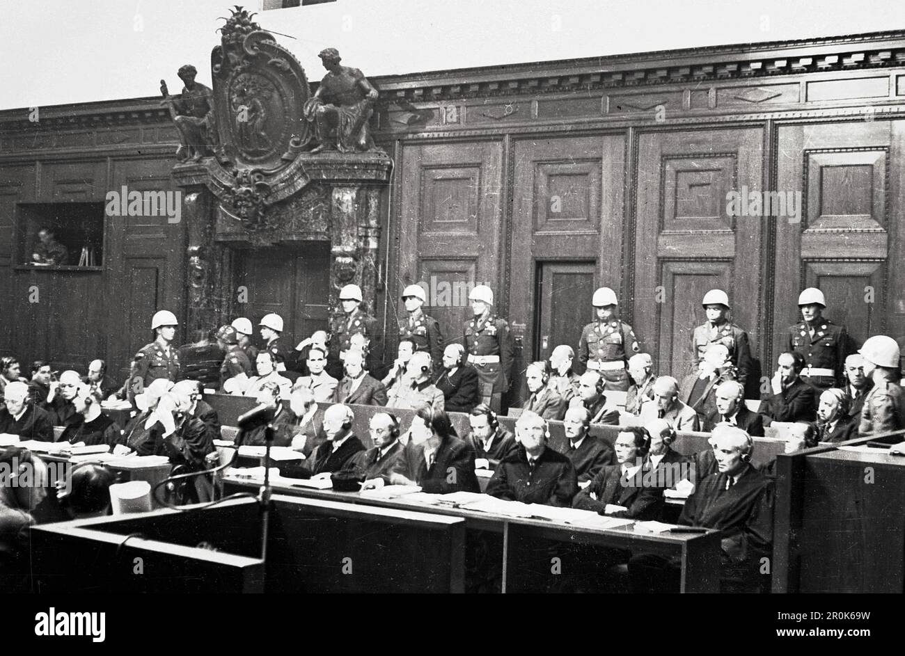 Nürnberger Prozess gegen die Hauptkriegsverbrecher - Original-Bildunterschrift: Am 20. Novembre 1945 begannen vor einem Internationalen Militärtribunal in Nürnberg die sogenannten 'Kriegsverbrecherprozesse' gegen die prominenten Führer des 1000 jährigen Reiches, mit Göring, Hess, von Ribbentrop, Keitl, Rosenberg, Frank, Frick, Streicher und Funk, Nürnberg, Germania 1945. Foto Stock