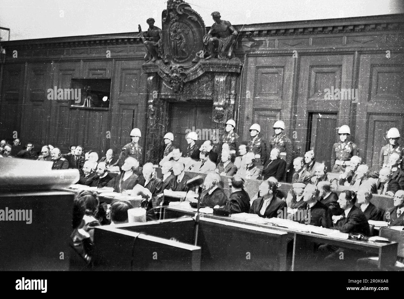 Nürnberger Prozess gegen die Hauptkriegsverbrecher - Original-Bildunterschrift: Am 20. Novembre 1945 begannen vor einem Internationalen Militärtribunal in Nürnberg die sogenannten 'Kriegsverbrecherprozesse' gegen die prominenten Führer des 1000 jährigen Reiches, mit Göring, Hess, von Ribbentrop, Keitl, Rosenberg, Frank, Frick, Streicher und Funk, Nürnberg, Germania 1945. Foto Stock