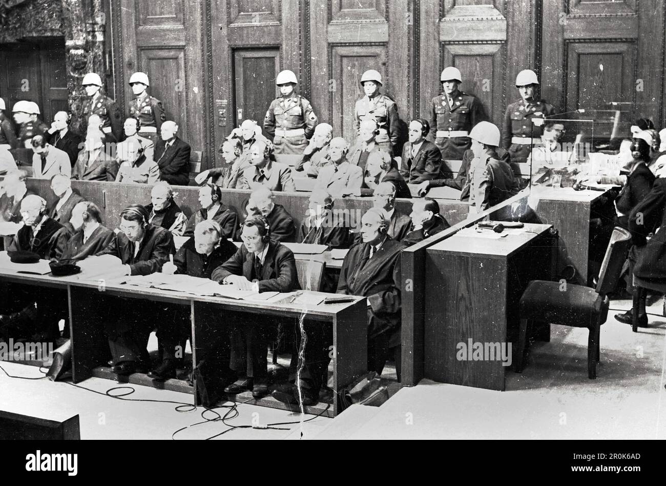 Nürnberger Prozess gegen die Hauptkriegsverbrecher - Original-Bildunterschrift: Am 20. Novembre 1945 begannen vor einem Internationalen Militärtribunal in Nürnberg die sogenannten 'Kriegsverbrecherprozesse' gegen die prominenten Führer des 1000 jährigen Reiches, mit Göring, Hess, von Ribbentrop, Keitl, Rosenberg, Frank, Frick, Streicher und Funk, Nürnberg, Germania 1945. Foto Stock