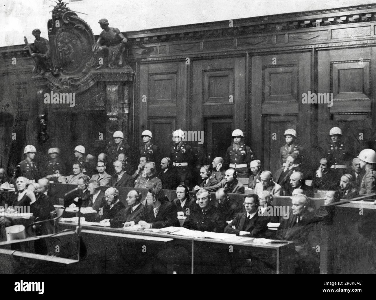 Nürnberger Prozess gegen die Hauptkriegsverbrecher - Original-Bildunterschrift: Am 20. Novembre 1945 begannen vor einem Internationalen Militärtribunal in Nürnberg die sogenannten 'Kriegsverbrecherprozesse' gegen die prominenten Führer des 1000 jährigen Reiches, mit Göring, Hess, von Ribbentrop, Keitl, Rosenberg, Frank, Frick, Streicher und Funk, Nürnberg, Germania 1945. Foto Stock