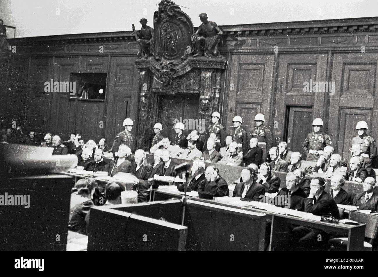 Nürnberger Prozess gegen die Hauptkriegsverbrecher - Original-Bildunterschrift: Am 20. Novembre 1945 begannen vor einem Internationalen Militärtribunal in Nürnberg die sogenannten 'Kriegsverbrecherprozesse' gegen die prominenten Führer des 1000 jährigen Reiches, mit Göring, Hess, von Ribbentrop, Keitl, Rosenberg, Frank, Frick, Streicher und Funk, Nürnberg, Germania 1945. Foto Stock