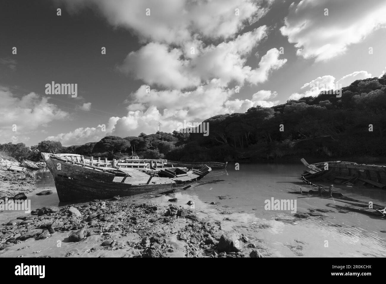 Naufragio, puerto pequero, nel porto di pesca, Cabo de Roche, vicino a Conil, Costa de la Luz, Oceano Atlantico, provincia di Cadice, Andalusia, Spagna, Europa Foto Stock