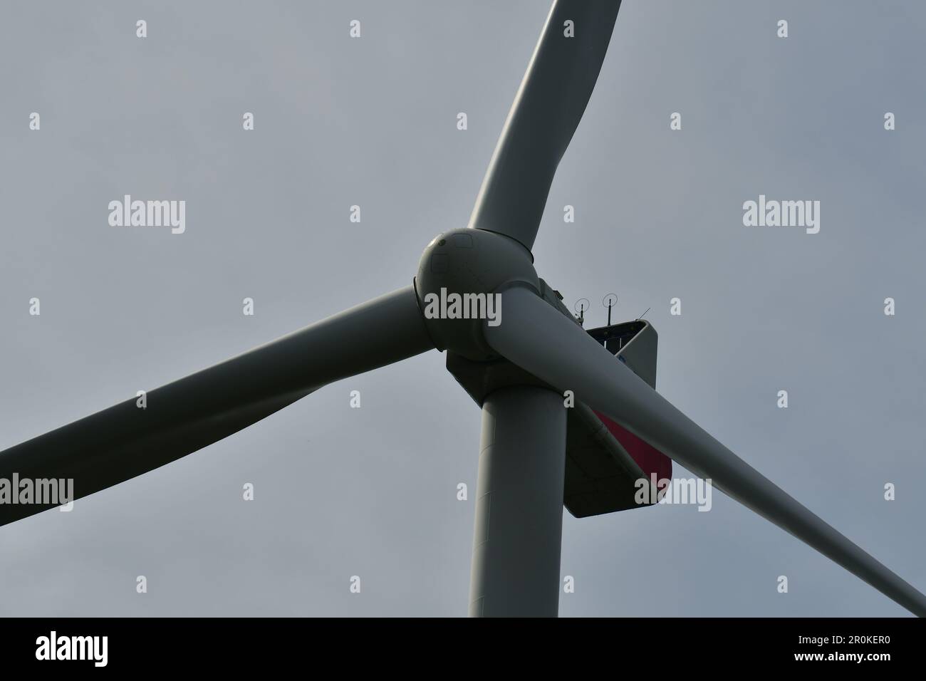 Impianto di energia eolica in dettaglio Foresta tedesca. Foto di alta qualità Foto Stock