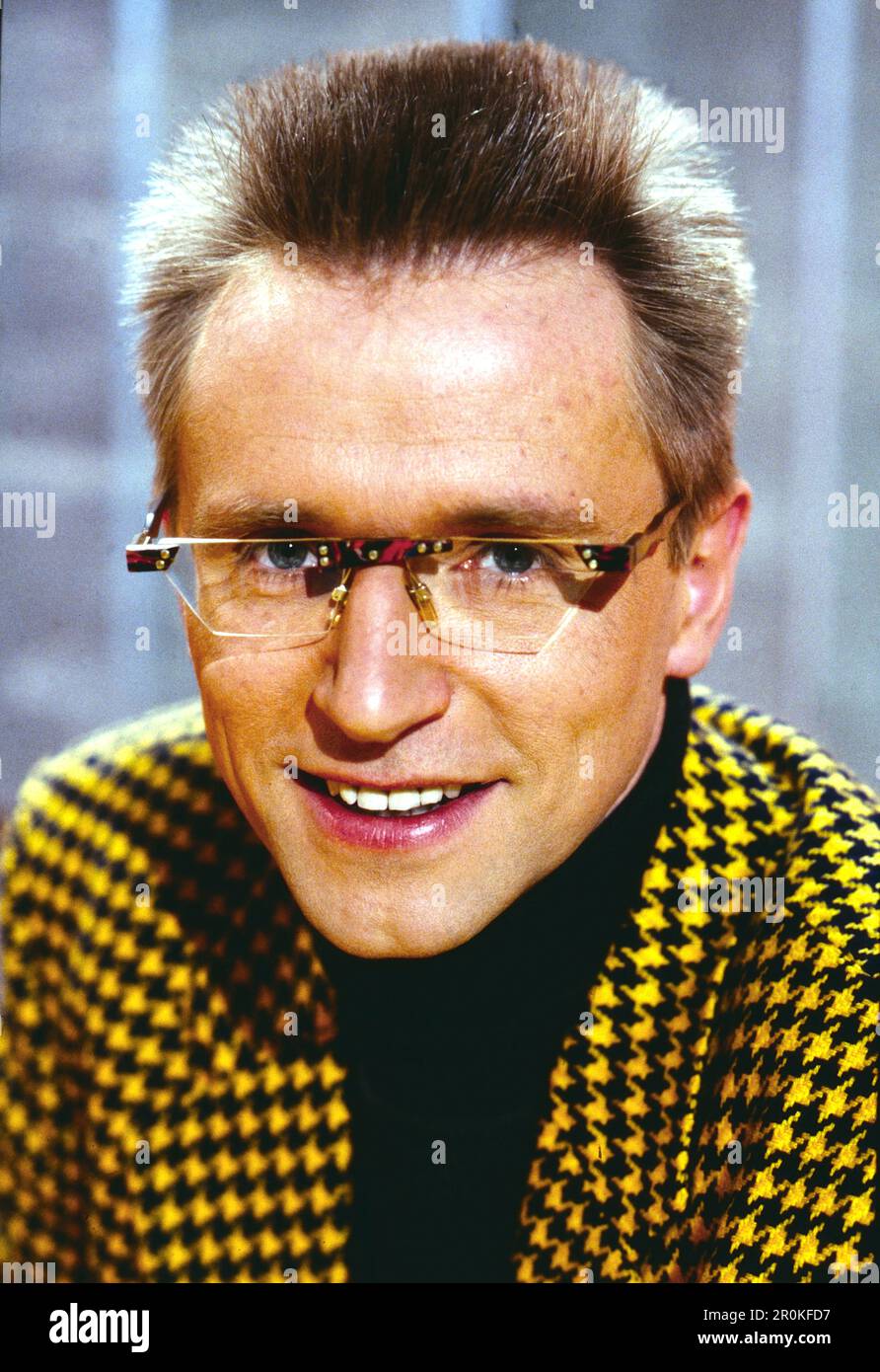 Norbert König, deutscher Fernsehmoderator und Sportmoderner, Portrait, Deutschland, 1996. Norbert Koenig, presentatore televisivo tedesco e moderatore dello sport, ritratto, Germania, 1996. Foto Stock