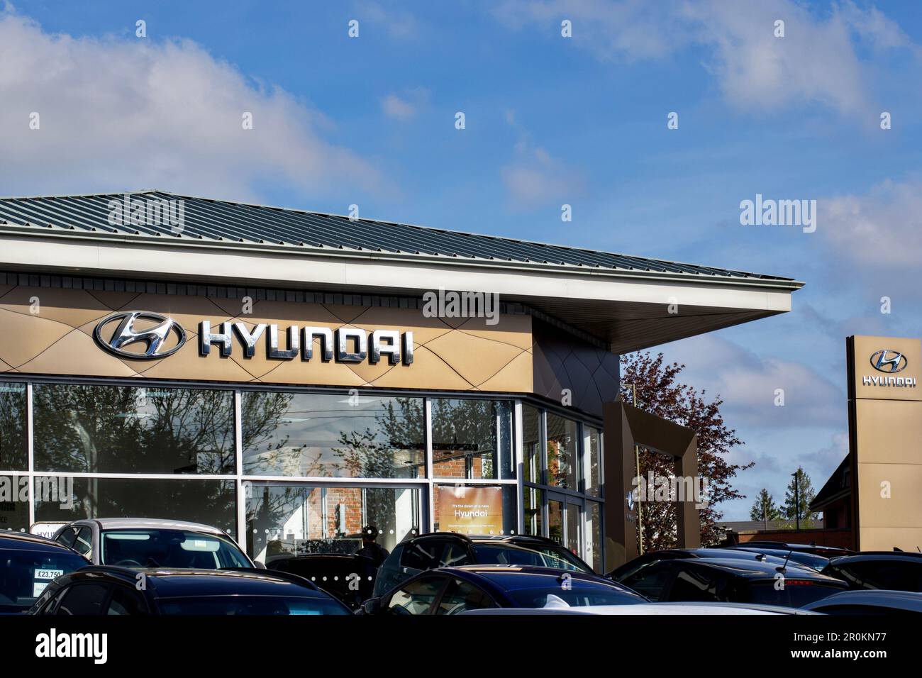Hyundai Car Showroom, Lower High Street, Watford, Herts, Inghilterra, REGNO UNITO Foto Stock