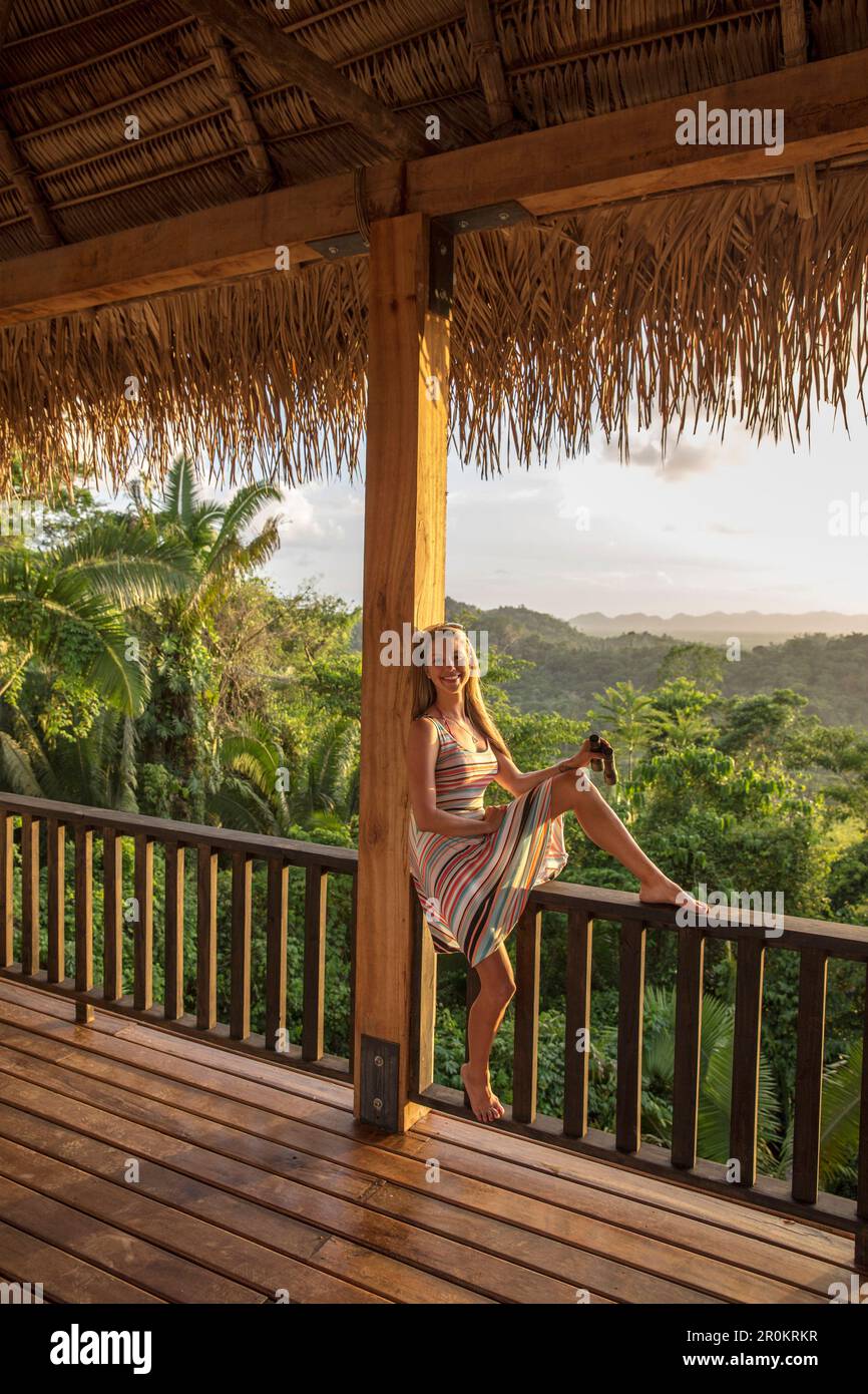 BELIZE, Punta Gorda, Toledo, Belcampo Belize Lodge e Jungle Farm, una valutazione godendo di tutti i comfort delle suite di colmo, che offre viste mozzafiato Foto Stock