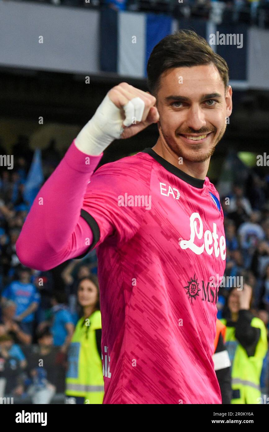 Napoli, Italia. 7 maggio, 2023. Alex Meret di SSC Napoli celebra alla fine della Serie Un match tra SSC Napoli e ACF Fiorentina allo Stadio Diego Foto Stock