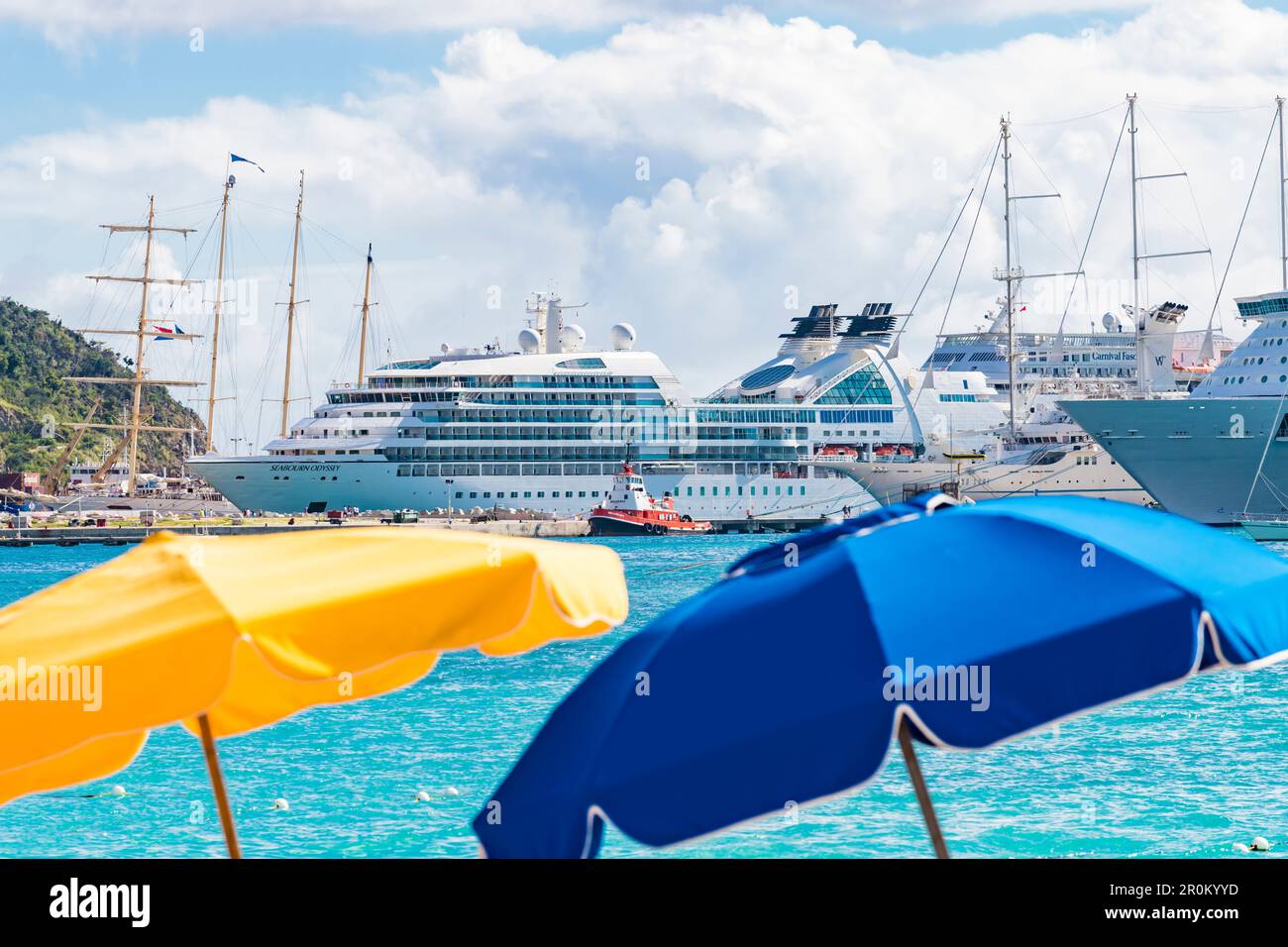 Spiaggia, navi da crociera, Philipsburg, St Martin, Caraibi, piccole Antille Foto Stock