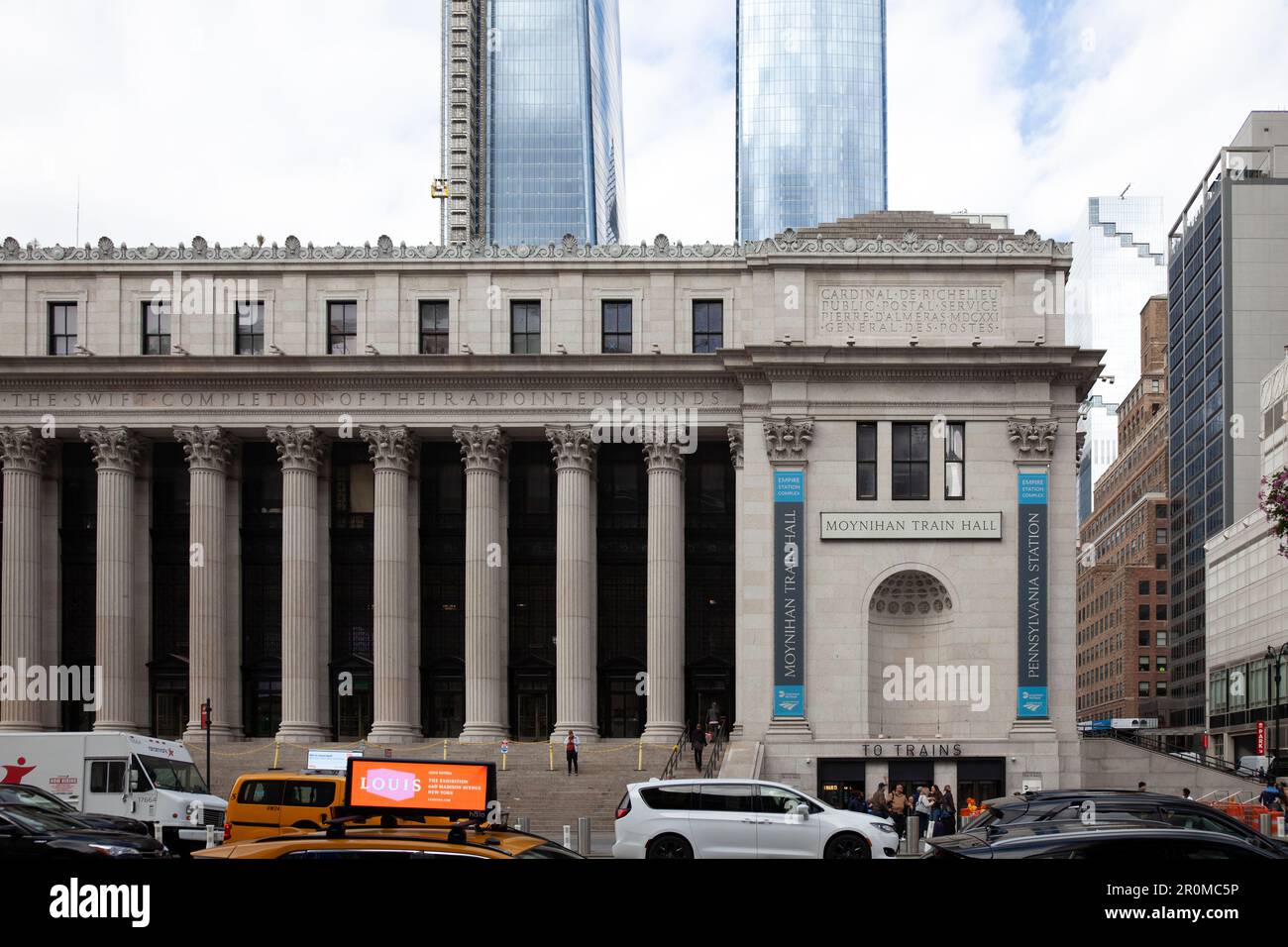 Moynihan Train Hall è un'espansione della Pennsylvania Station visto da 8th Avenue, New York, Stati Uniti Foto Stock
