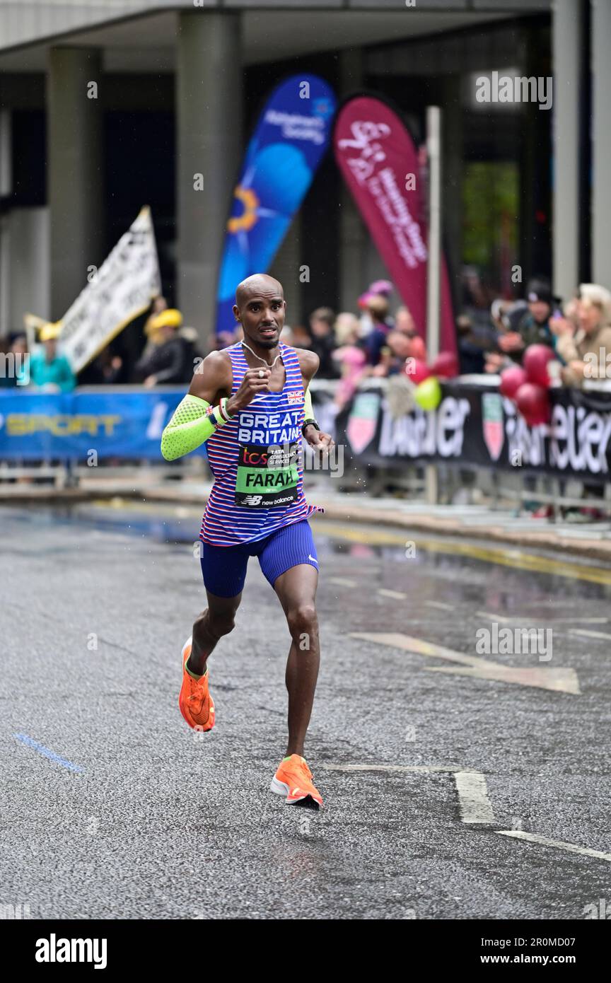 Sir Mo Farah (GBR), Canary Wharf, 2023 Maratona d'élite maschile di Londra, United Kindom Foto Stock