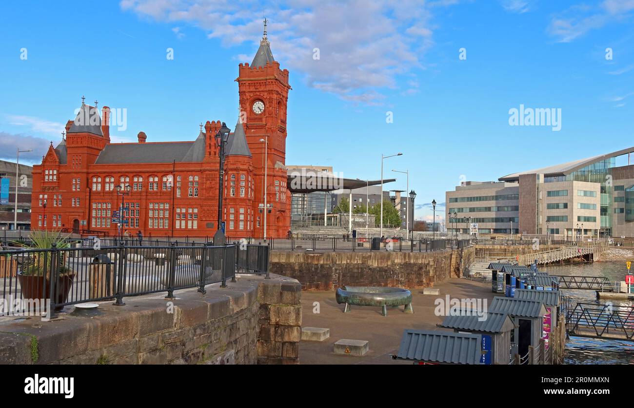 Cardiff Bay - l'edificio gotico Bute Dock Pierhead HQ, Senedd , Cardiff, Cymru , Galles, REGNO UNITO, CF99 1SN Foto Stock