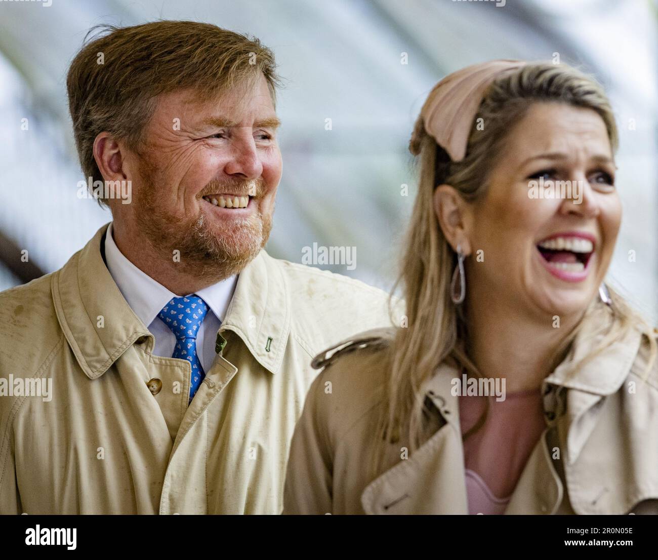 DEN BURG - Re Willem-Alexander e la Regina Maxima sono dati un tour della fattoria di pecore De Waddel. La coppia reale pagherà una visita regionale di due giorni alle Isole Wadden. ANP SEM VAN DER WAL netherlands OUT - belgium OUT Credit: ANP/Alamy Live News Foto Stock