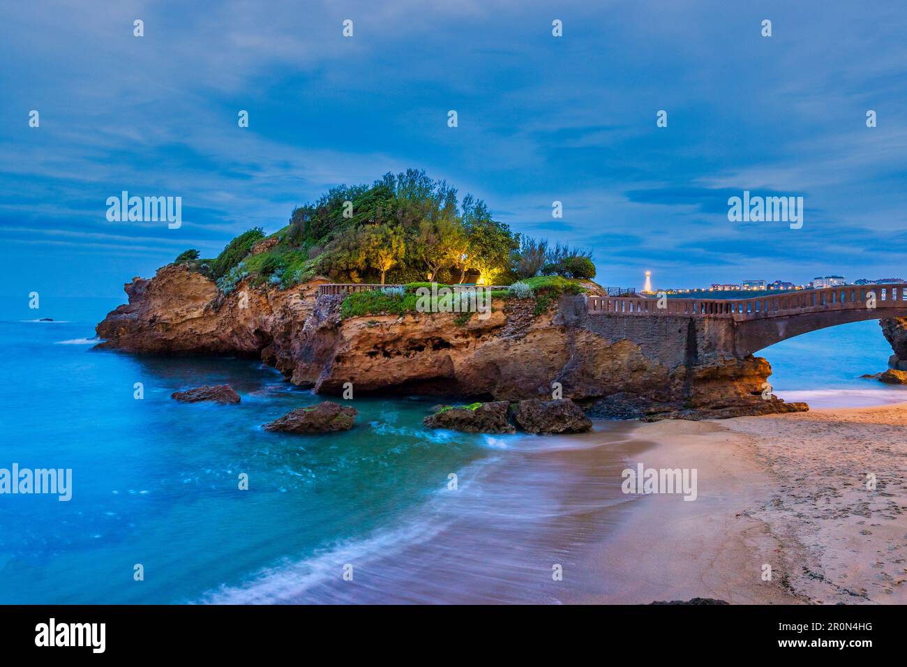 Rock Basta, Biarritz, Paesi Baschi francesi, Francia di notte Foto Stock