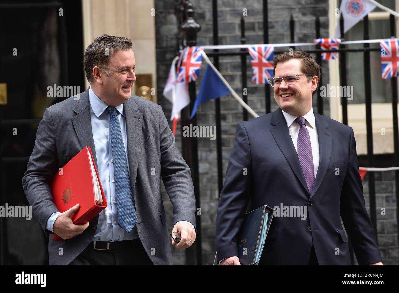 Londra, Inghilterra, Regno Unito. 9th maggio, 2023. MEL STRIDE, Segretario al lavoro e alle pensioni, e ROBERT JENRICK, Ministro dell'immigrazione, lasciano Downing Street dopo la riunione settimanale del Gabinetto. (Credit Image: © Thomas Krych/ZUMA Press Wire) SOLO PER USO EDITORIALE! Non per USO commerciale! Credit: ZUMA Press, Inc./Alamy Live News Foto Stock