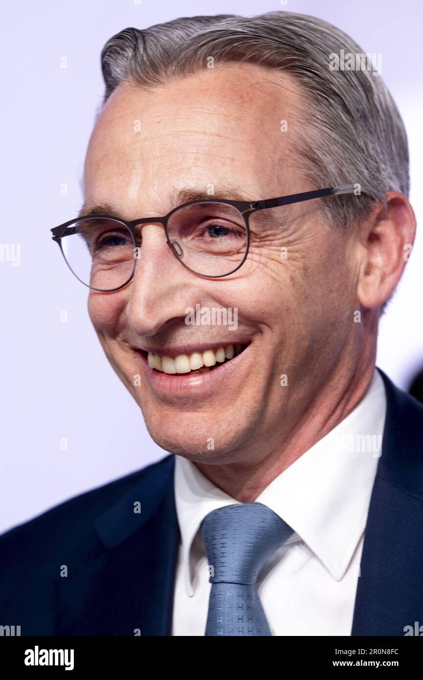 AMSTERDAM - CEO Roy Jakobs di Koninklijke Philips NV prima dell'inizio dell'assemblea annuale degli azionisti di Philips. ANP EVERT ELZINGA olanda fuori - belgio fuori Foto Stock