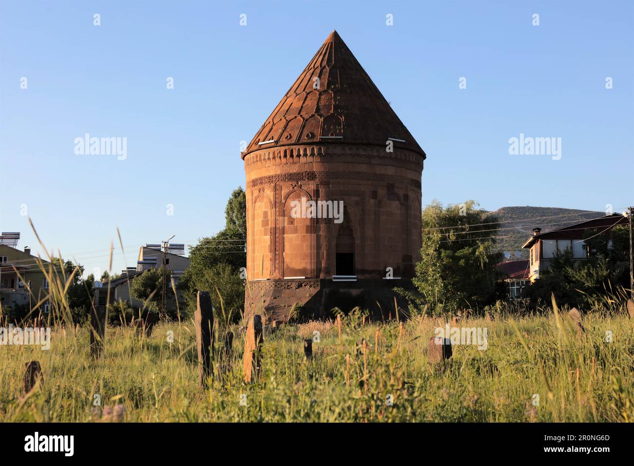 Kalendar Baba Tomb si trova nel quartiere di Guroymak. La tomba fu costruita nel 13th ° secolo durante il periodo anatoliano Seljuk. Bitlis, Turchia. Foto Stock