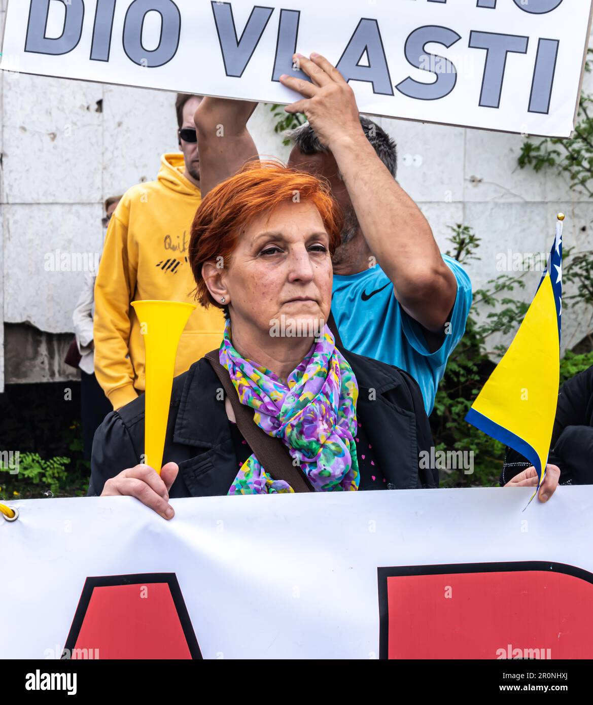 marcia di protesta dei cittadini a causa della decisione di Schmitt di sbloccare la formazione del governo della FBiH Foto Stock