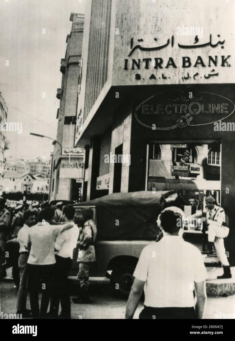 Vista della costruzione della Intra Bank poco prima del crollo finanziario, Beirut, Libano 1966 Foto Stock