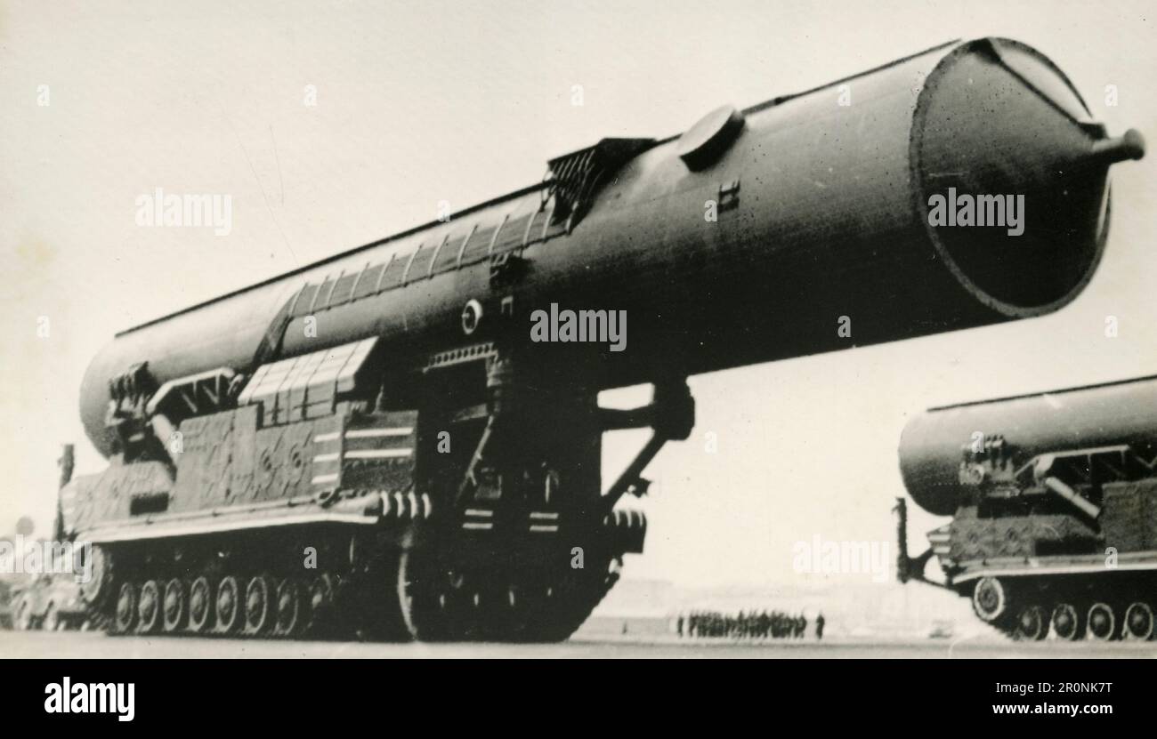 Missile a combustibile solido di gamma intercontinentale alla parata militare della Piazza Rossa, Mosca, Russia 1965 Foto Stock