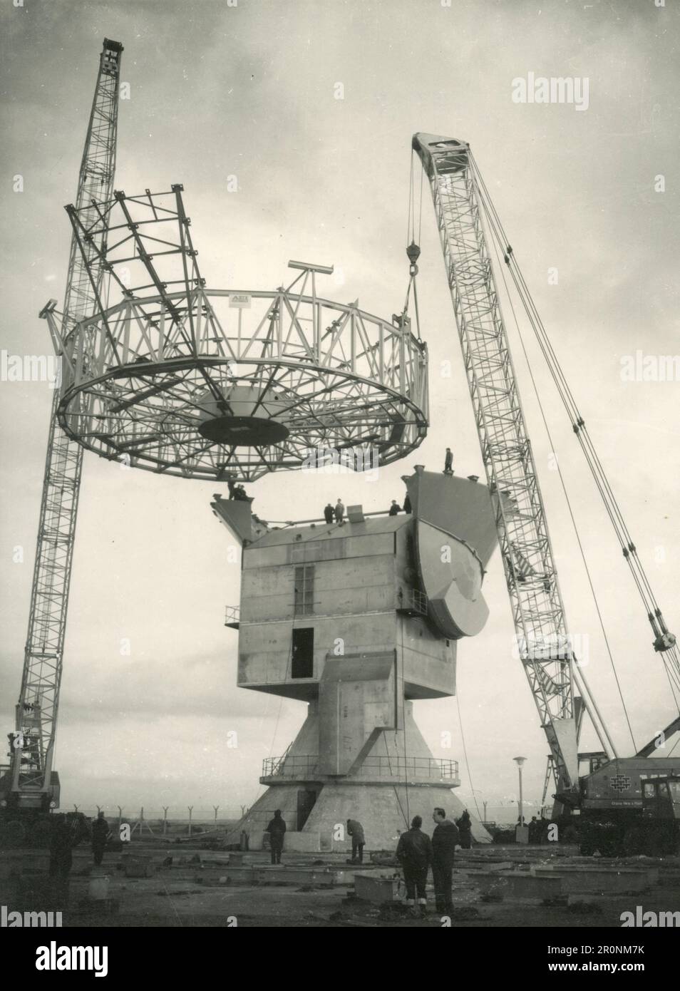 Radio telescope struttura sollevata in un pezzo, Chimbolton, Inghilterra 1966 Foto Stock