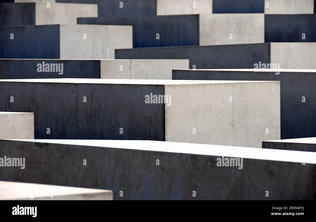 Berlino, Germania: Memoriale agli ebrei assassinati d'Europa. Un memoriale dell'Olocausto con 2.710 colonne di cemento che formano il campo di Stelae. Foto Stock