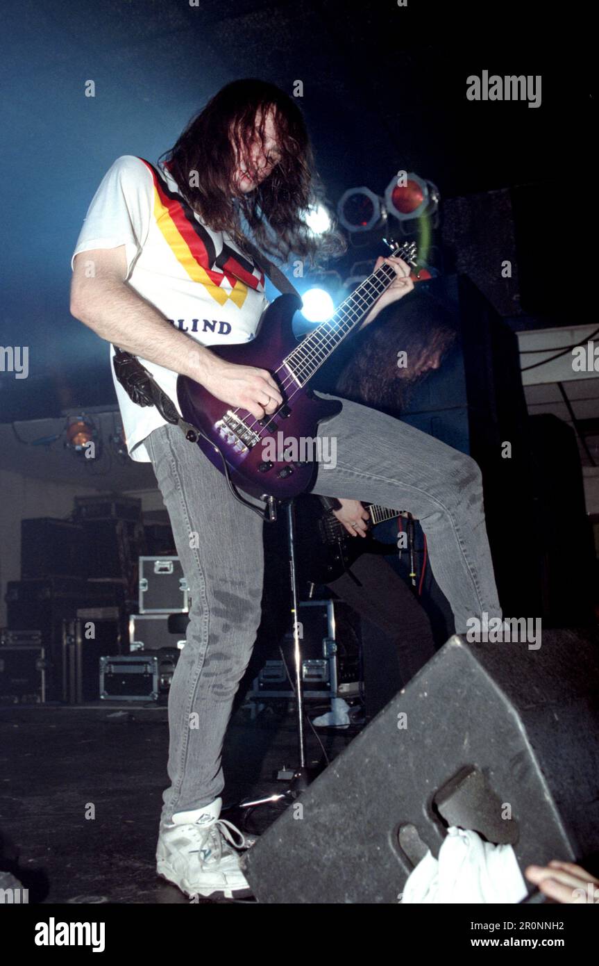 Milano Italia 1994-05-05 : Hansi Kürsch bassista dei Guardiani ciechi in concerto al Rainbow club Foto Stock