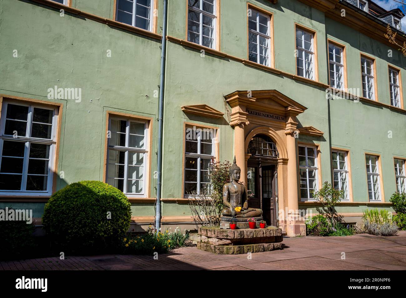 Völkerkundemuseum, un museo etnografico specializzato in arte e oggetti etnografici provenienti da Asia, Africa e Oceania, Heidelberg, Germania Foto Stock
