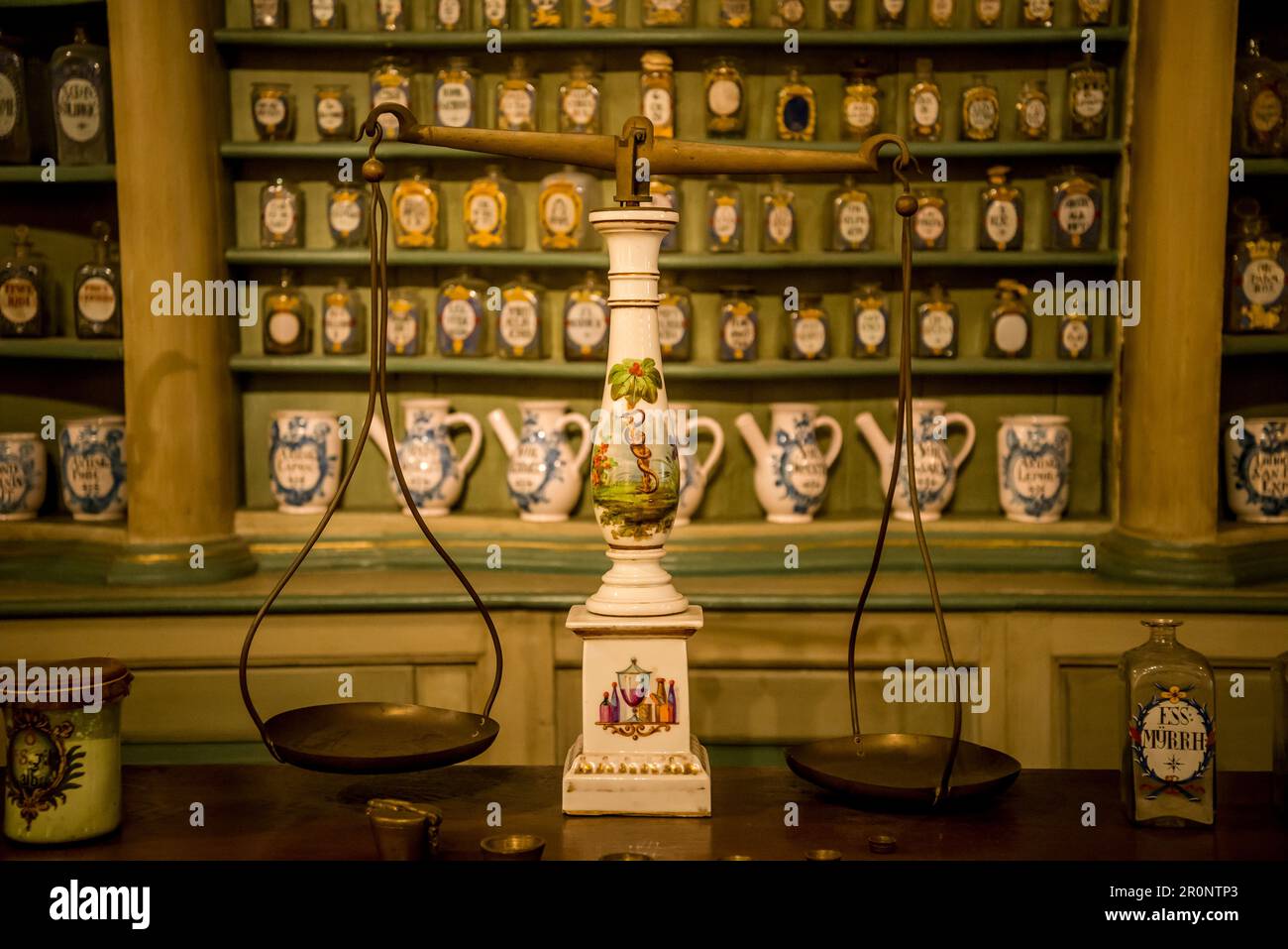 Museo della farmacia, museo del castello sulla storia della farmacia con oltre 20.000 mostre su 2000 anni di scienza medica e farmacia, tra cui apoth di vetro Foto Stock