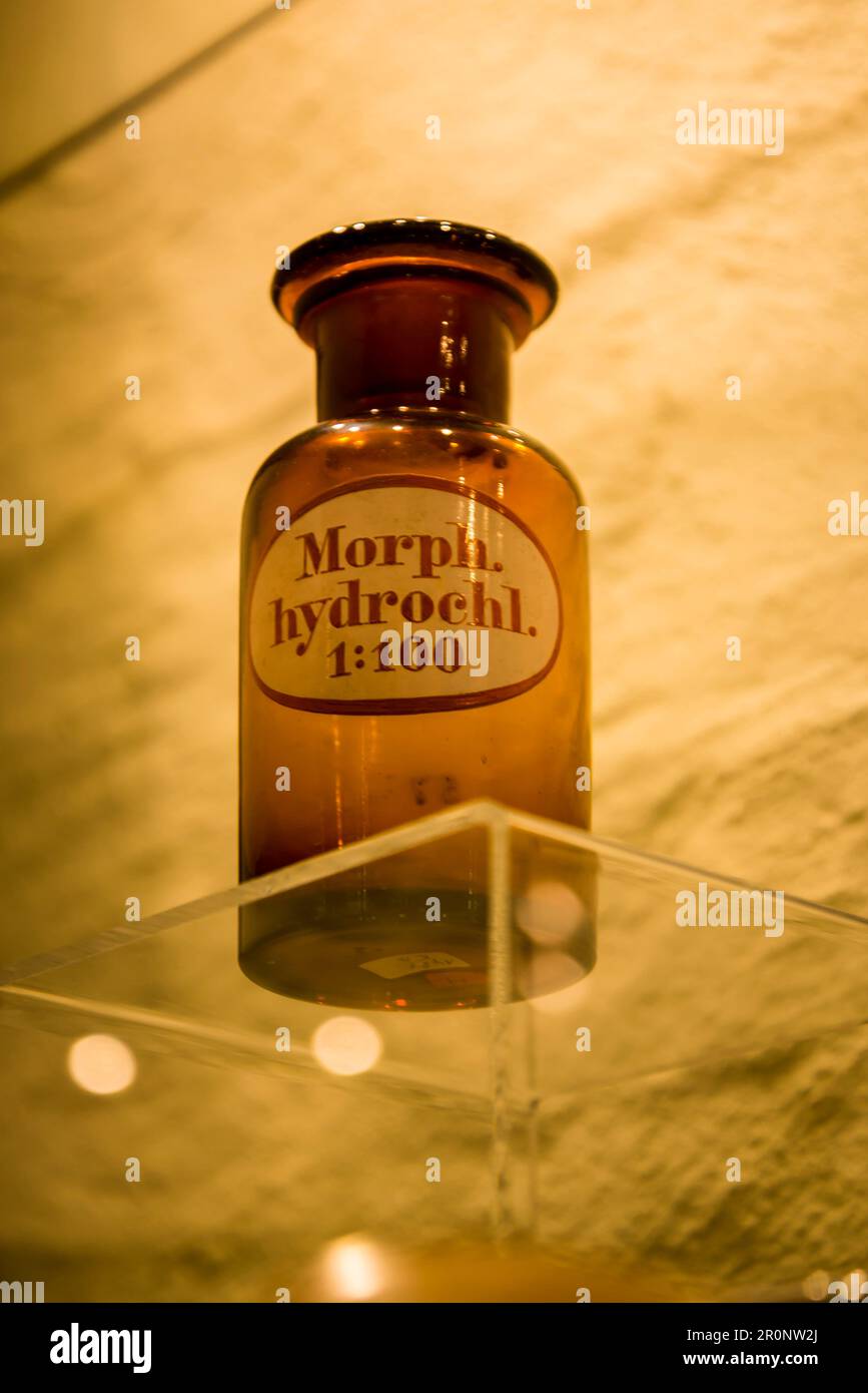 Vaso della morfina, Museo della Farmacia, Museo del Castello sulla storia della farmacia, Castello di Heidelberg, Heidelberg, Germania Foto Stock