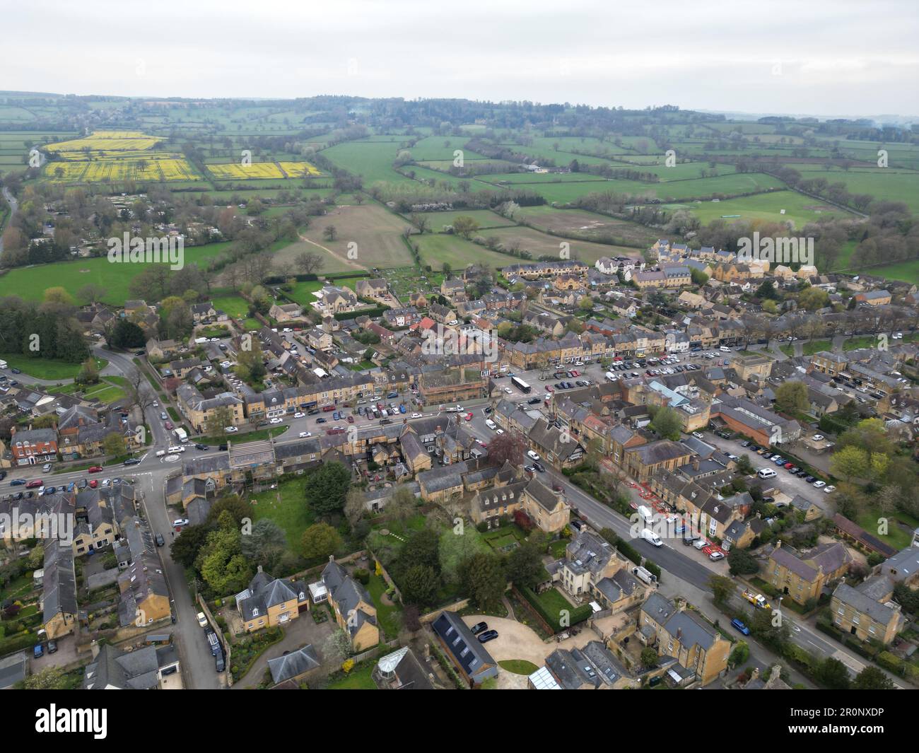 Moreton-in-Marsh Cotswold città mercato Regno Unito alto angolo drone , aereo Foto Stock