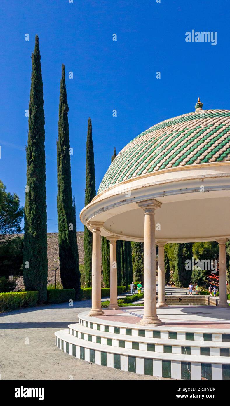 Padiglione nel Jardin Botanico la Concepcion a Malaga Andalucia Spagna un giardino del 19th ° secolo realizzato da Amalia Livermore e Jorge Loring Oyarzabal. Foto Stock