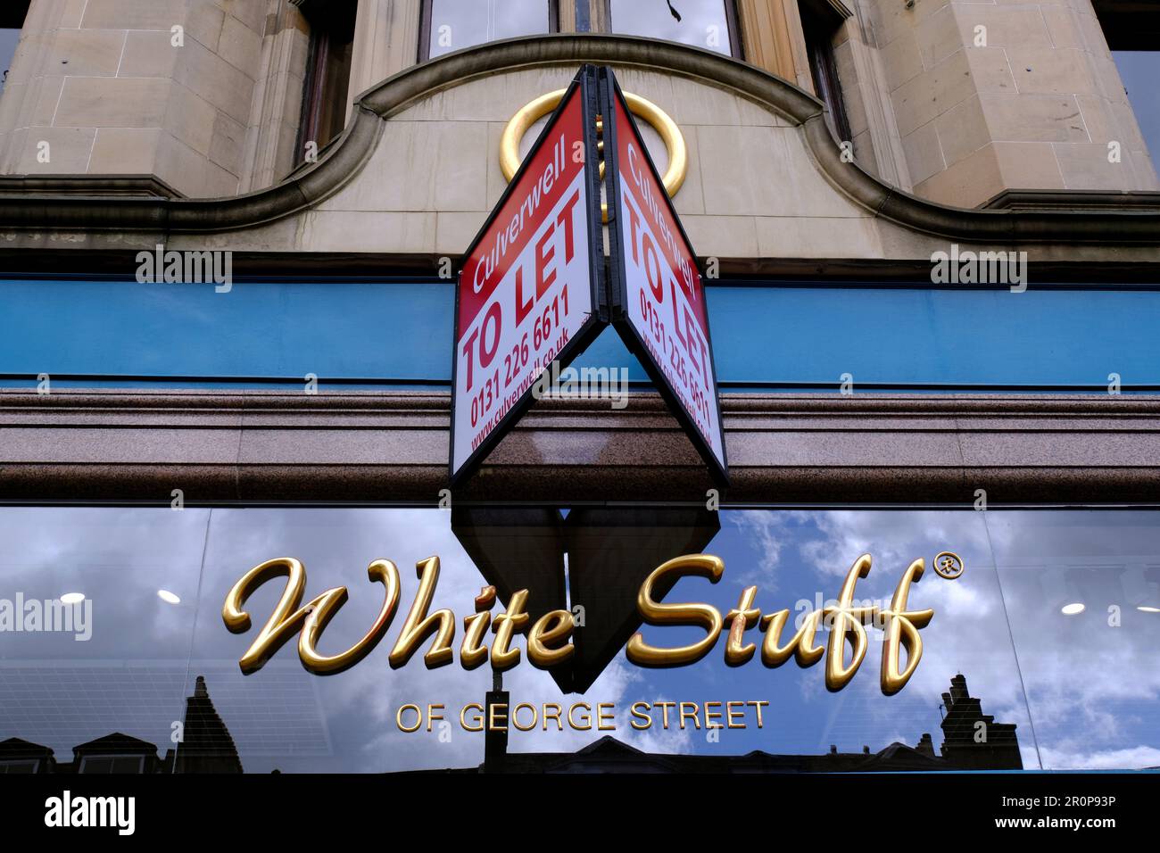 Insegna del negozio White Stuff, negozio di abbigliamento, George Street, Edimburgo, Scozia Foto Stock