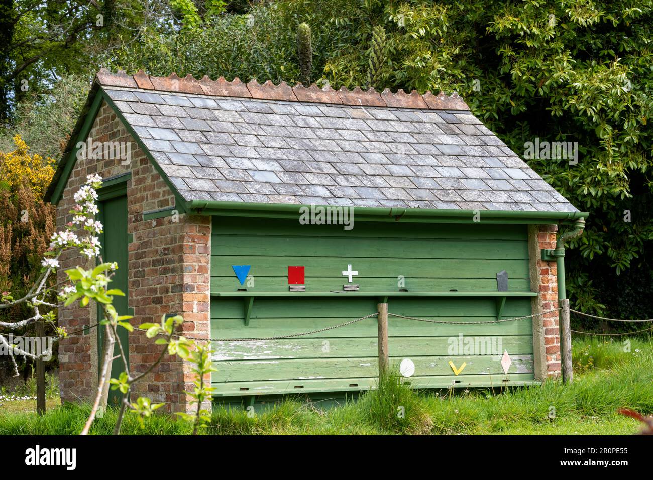 Bee House nei terreni di Trengwainton House - (i giardini sono National Trust) - Boscathnoe Lane, Madron, Penzance, Cornovaglia, Inghilterra, REGNO UNITO Foto Stock