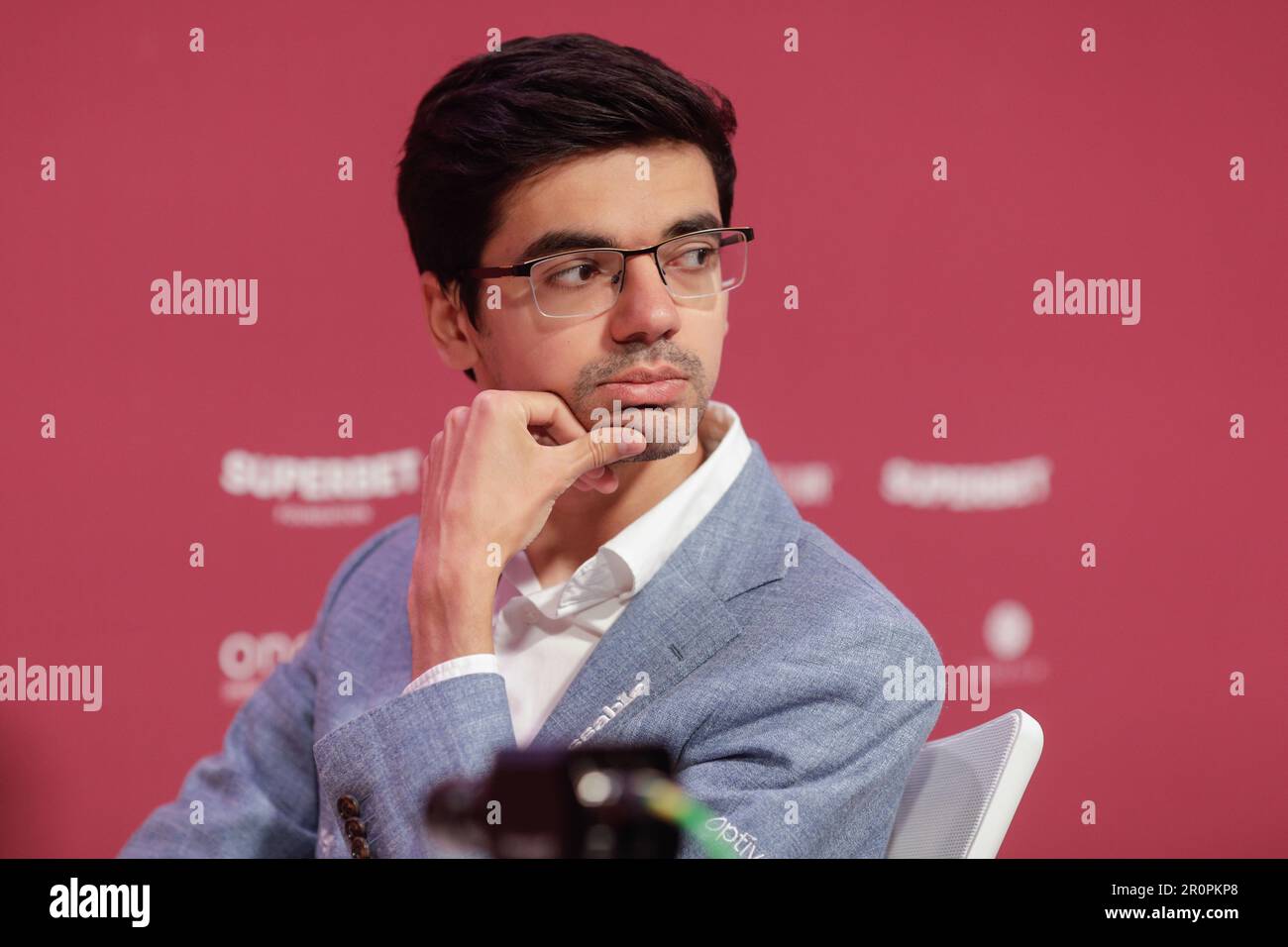 Bucarest, Romania - 5 maggio 2023: Il nonno degli Scacchi Giri Anish al Grand Chess Tour 2023 - Classico degli Scacchi Superbet. Foto Stock