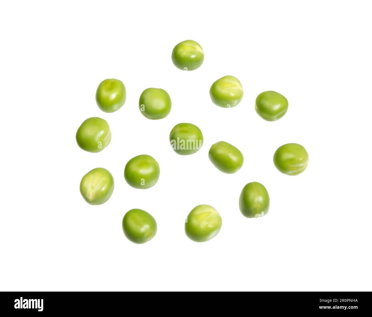 Semi di piselli (Pisum sativum). Piselli freschi isolati su fondo bianco. vista dall'alto Foto Stock