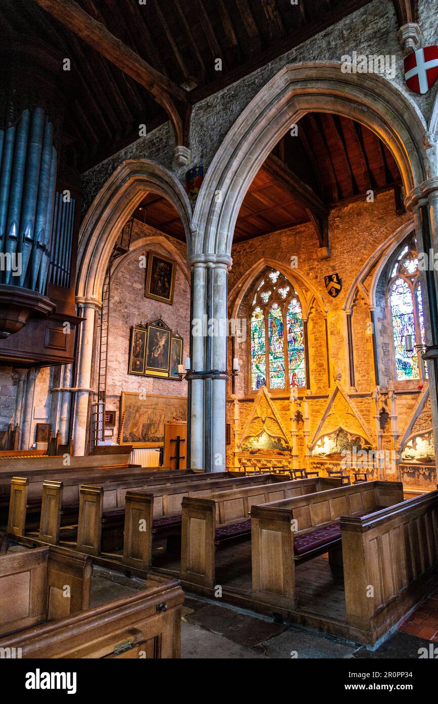 Interno del 13th ° secolo Chiesa di San Tommaso, Winchelsea, Sussex orientale, Inghilterra, Regno Unito Foto Stock