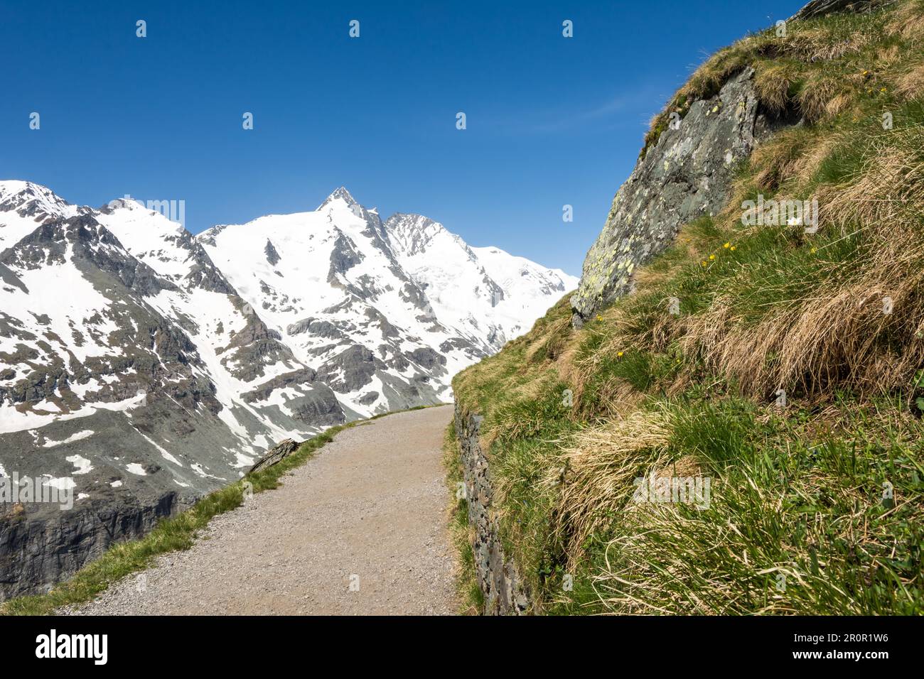 Sentiero alpino al Franz-Josef-Hoehe vicino al Grossglockner montagna in Austria, Heiligenblut, Kaernten, Oesterreich Foto Stock
