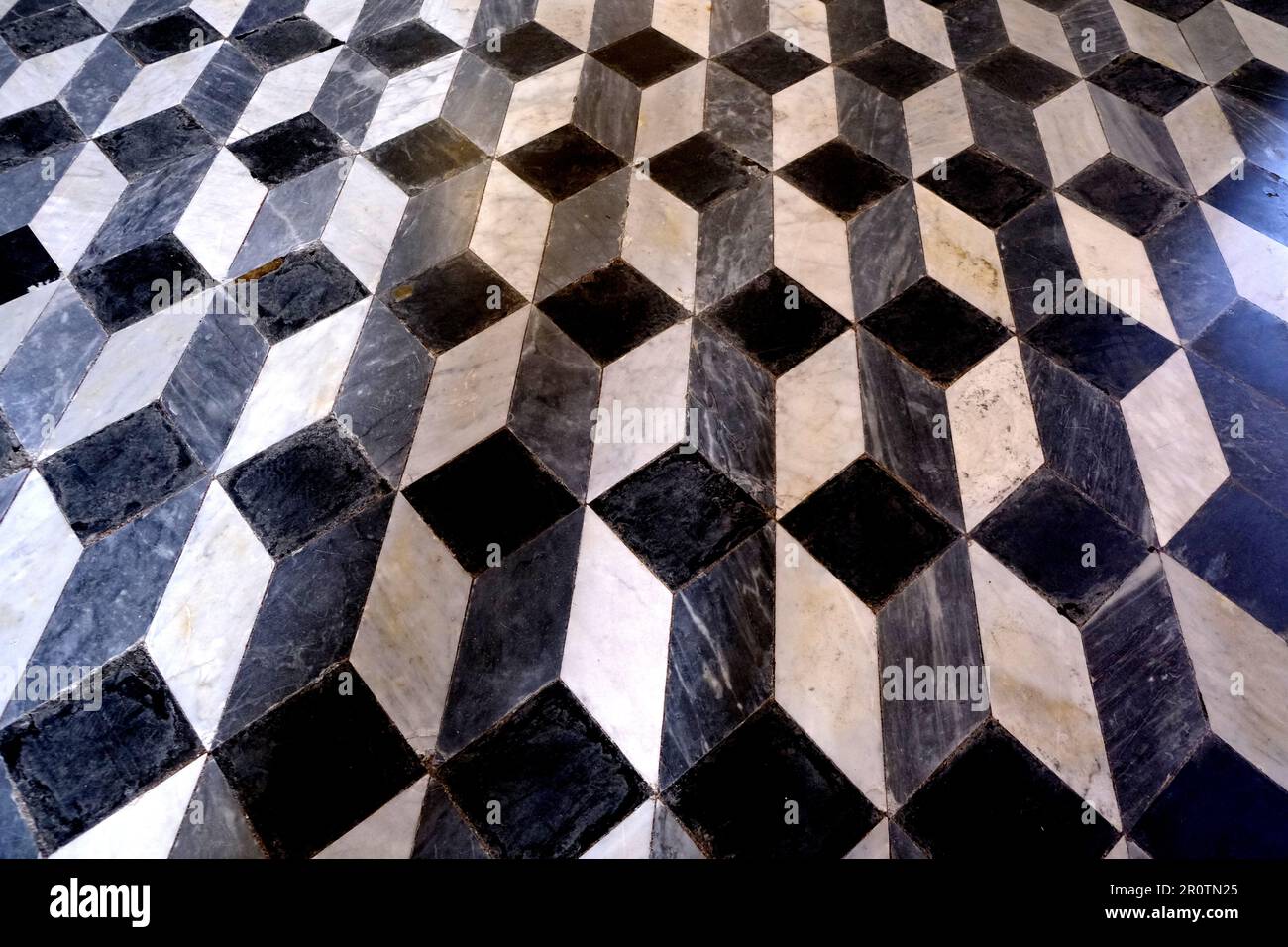 Il pavimento a motivi geometrici nella Basilica di San Giovanni in Laterano a Roma Foto Stock