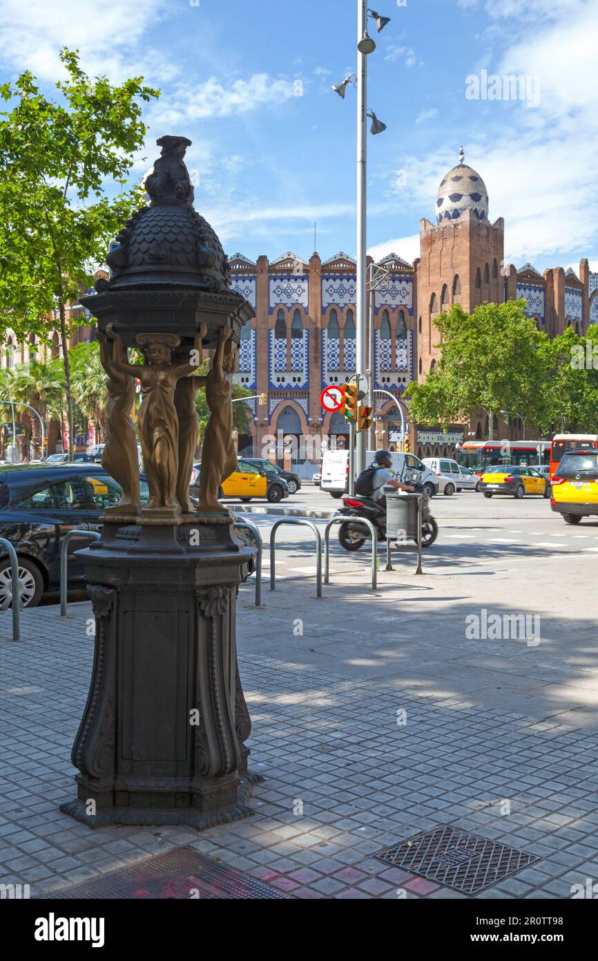 Barcellona, Spagna - Giugno 08 2018: Fontana di Wallace di fronte alla Plaza Monumental de Barcelona, spesso conosciuta semplicemente come 'la Monumental'. Era un bullr Foto Stock