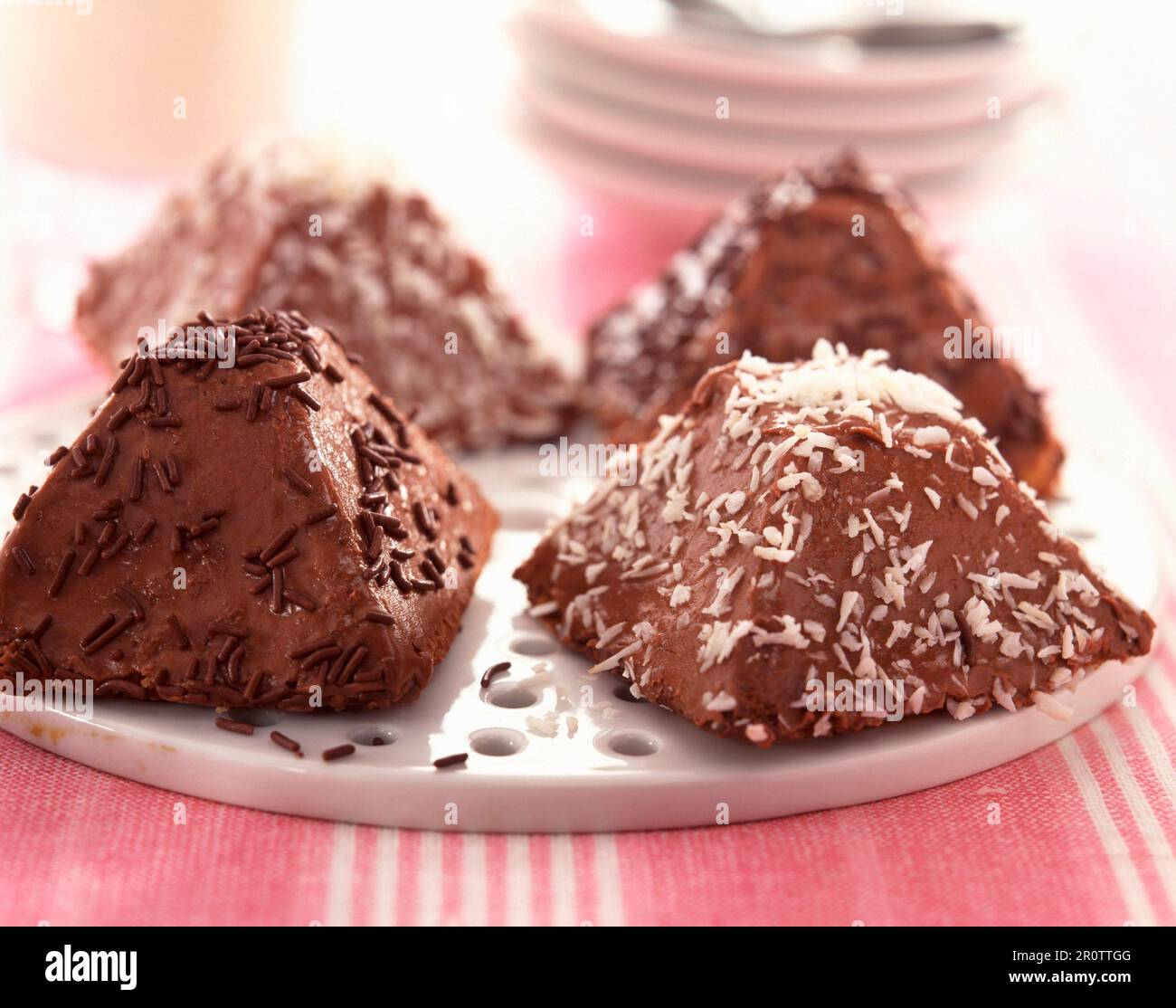 piramidi di pere e biscotti al cioccolato Foto Stock
