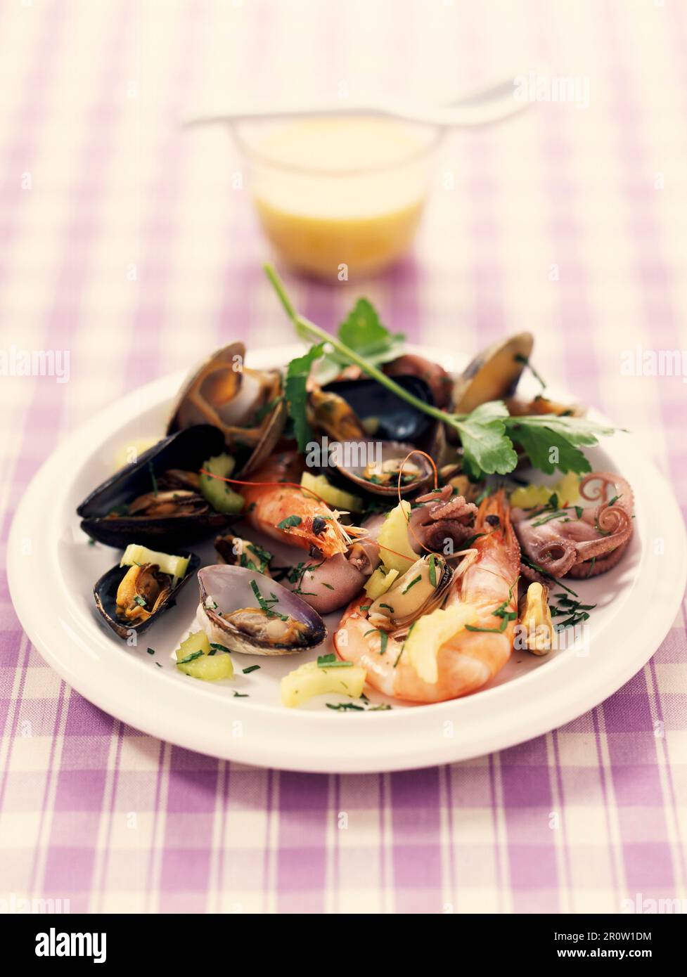 insalata di pesce e sedano Foto Stock