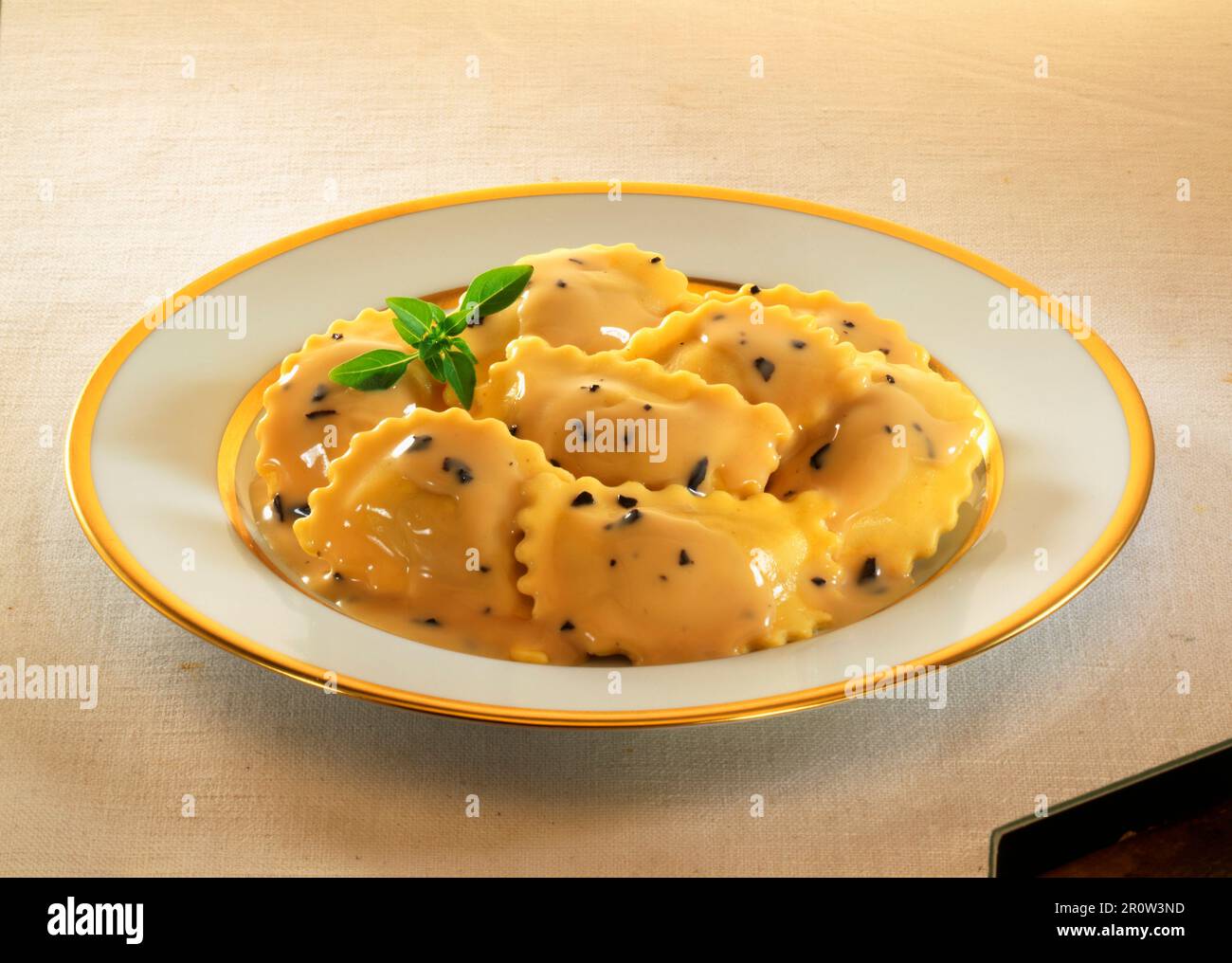 Ravioli al basilico Foto Stock